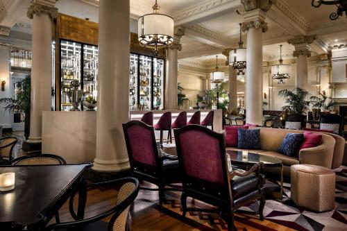 101987824 Fairmont Empress Hotel