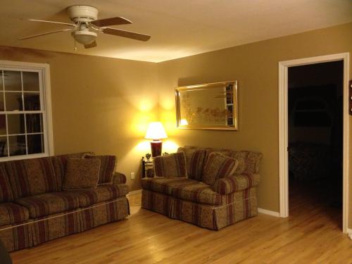Secluded Country Getaway - image 3