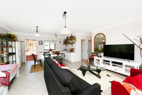 3 bedrooms, 6 beds