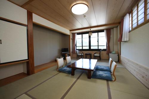 Japanese-Style family Room