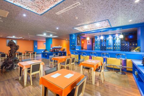 Shared lounge/TV area, Apple Hotel in Taitung