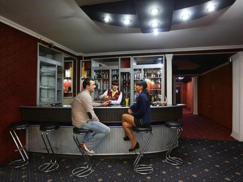 Μπυραρία/Σαλόνι, Hotel Europa & Casino in Κουταίσι