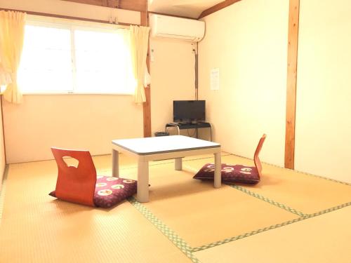 Minshuku Yakushima Minshuku Yakushima is conveniently located in the popular Yakushima area. The property has everything you need for a comfortable stay. Service-minded staff will welcome and guide you at Minshuku Yakus