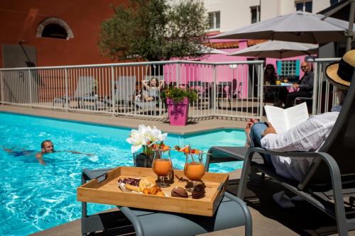 Logis Hotels Grand Hotel d'Orleans - 전망