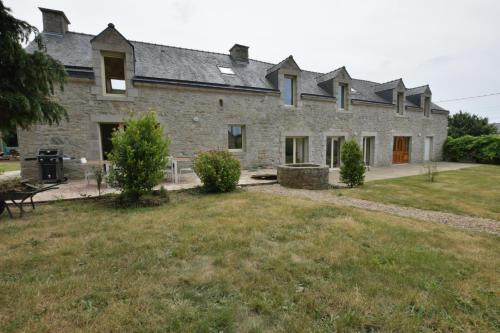 Sissepääs, Domaine Uraveni in Theix