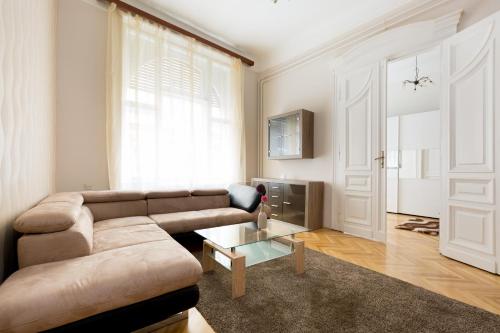  Zichy10-Basilica Bed and Living Room Apartment, Pension in Budapest