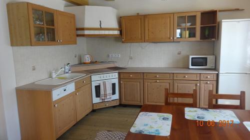 Kitchen, Chaloupka za potuckem in Zupanovice