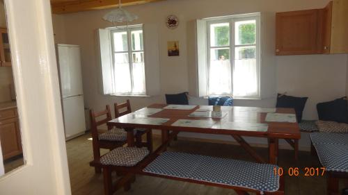 Facilities, Chaloupka za potuckem in Zupanovice