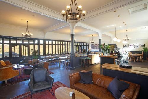 餐廳, Devils Falls at the Luxury Hafod Hotel Aberystwyth in 德維爾布里奇