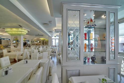 Hotel Helen - image 12