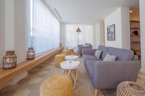 HM Alma Beach - image 10