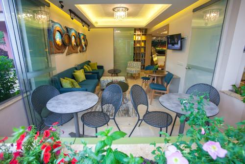 Paradise Lost Hotel-Apartments - image 13