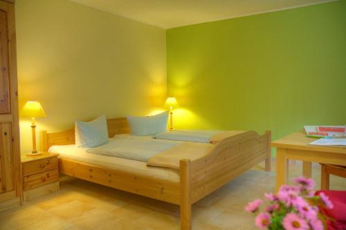 2 bedrooms, 3 beds