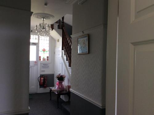 Alma Lodge Guest House - image 5