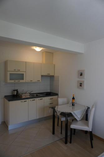 Studio Apartment image 10