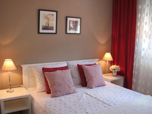 One-Bedroom Apartment with Balcony image 10