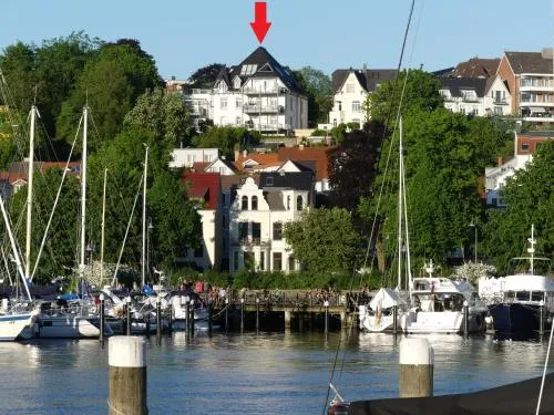 Stadtvilla mit Hafenpanorama in Flensburg, Deutschland