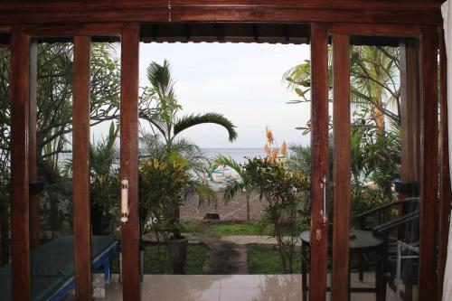 COCONUT BEACH BUNGALOWs & WARUNG