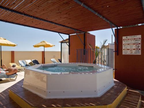 Canifor Hotel - image 7