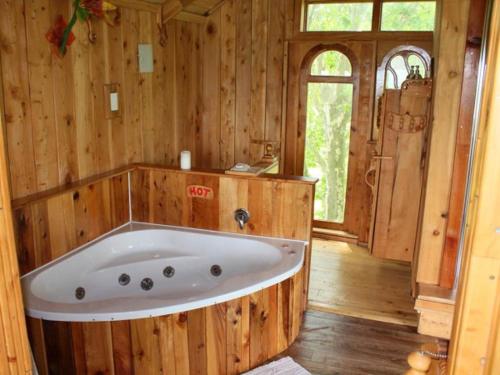 Sycamore Avenue Treehouses & Cottages Accommodation in Howick