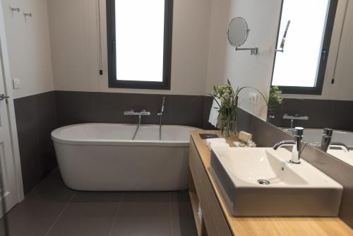 102160274 Casagrand Luxury Suites