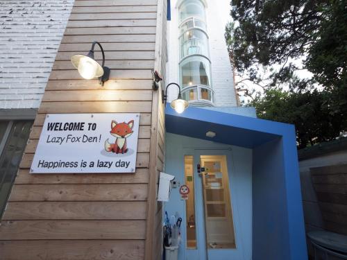 

Lazy Fox Den