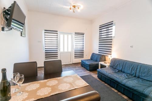 Tramonto Apartments - image 9