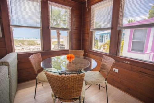 3 Seahorse Cottages In Fl