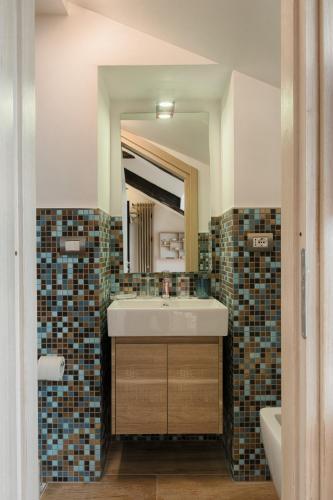 Multifunctional Stylish Studio - image 9