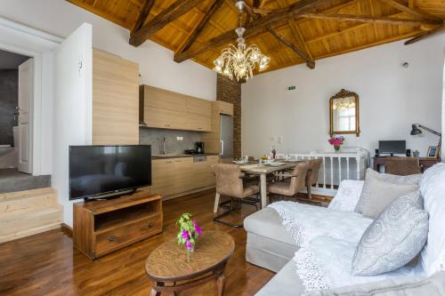 Evagelia's deluxe villa-Jacuzzi in Skopelos center - image 5