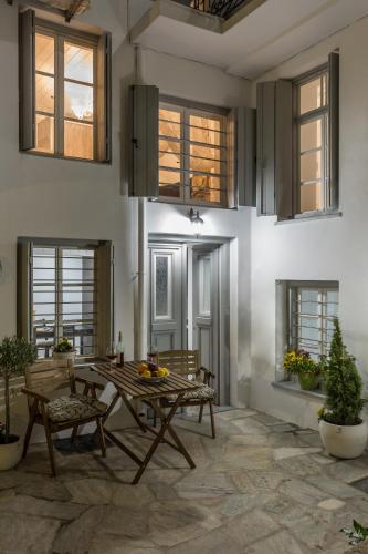 EVAGELIA'S APPARTMENT - image 6