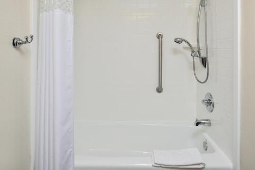 SureStay Plus by Best Western Vero Beach - 화장실