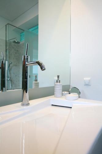 Mind-blowing Acropolis View Apt - image 13