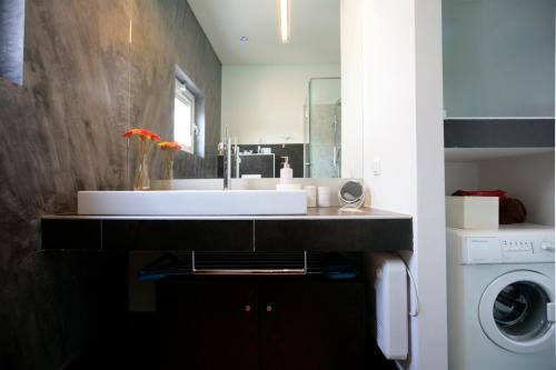 Mind-blowing Acropolis View Apt - image 6