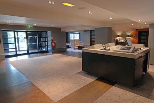 Village Hotel Manchester Cheadle - image 14