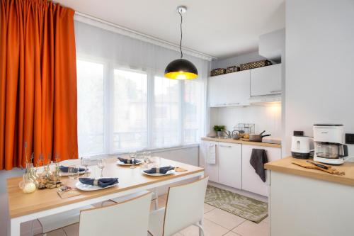 Kitchen, Privilege Appart-Hotel Domaine De Mai - parking gratuit in Mougins