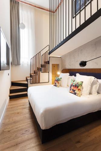 One Shot Tabakalera House - image 6