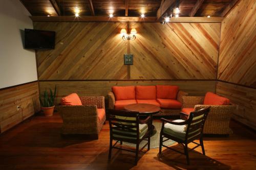 Спільний лаунж/ТБ зона, The Lodge & Spa at Pico Bonito in El Pino