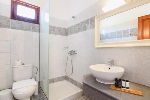 Thea Villas and Suite - image 2