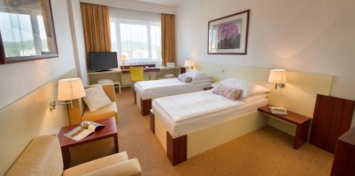 2 twin beds