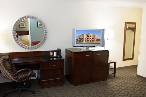 Days Inn by Wyndham Greenville - image 8