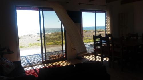 Koplietošanas atpūtas telpa ar TV, Casa Curanipe vista al mar independiente in Chovellén