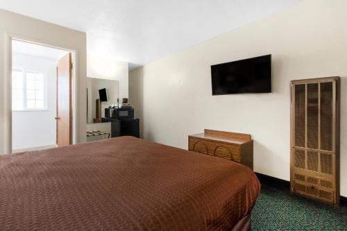 Eureka Town House Motel - Historic Old Town - image 5