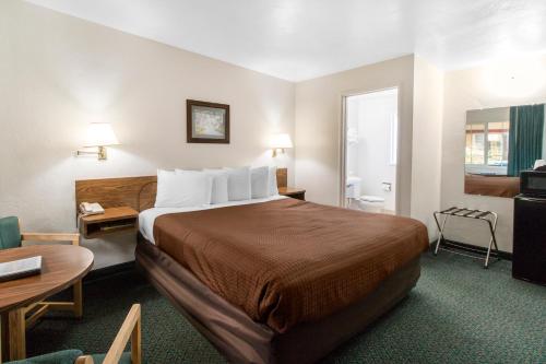 Eureka Town House Motel - Historic Old Town - image 7