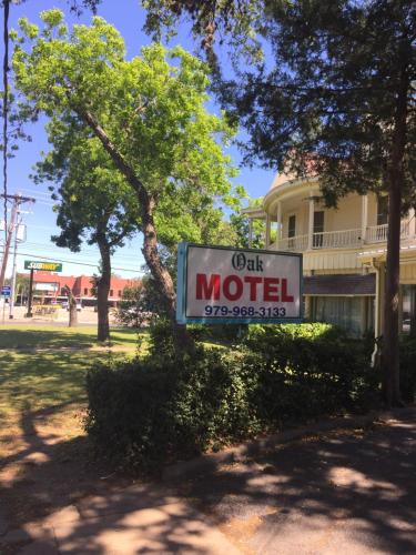 The Oak Motel