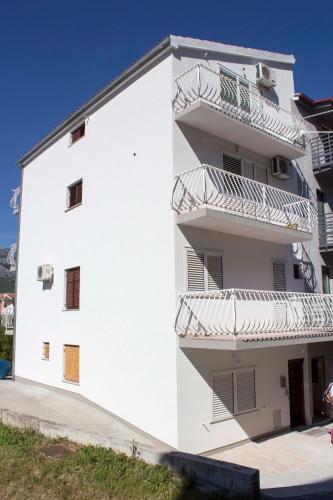  Apartments Lana, Pension in Šine