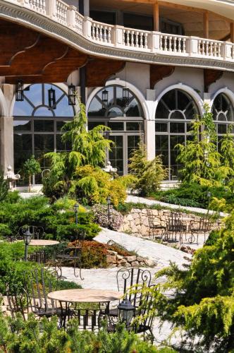 Sungarden Golf & Spa Resort - image 2