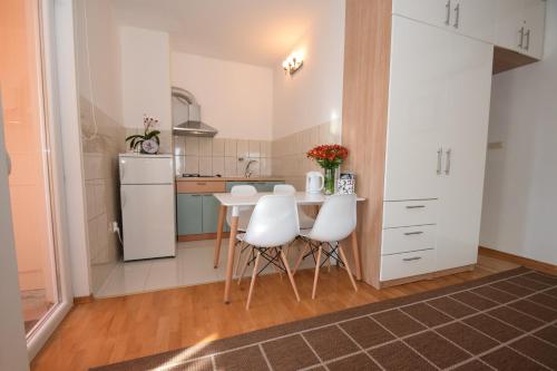  Apartment Smokrovic in Starigrad-Paklenica