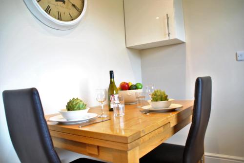 Accommodation Windsor Ltd - Lord Raglan House One Bedroom - image 8