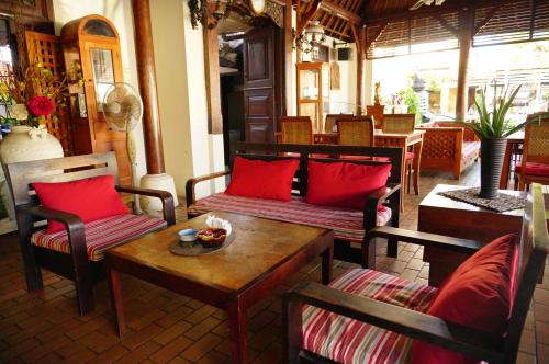 Restaurant, Yulia 2 Homestay in Sanur